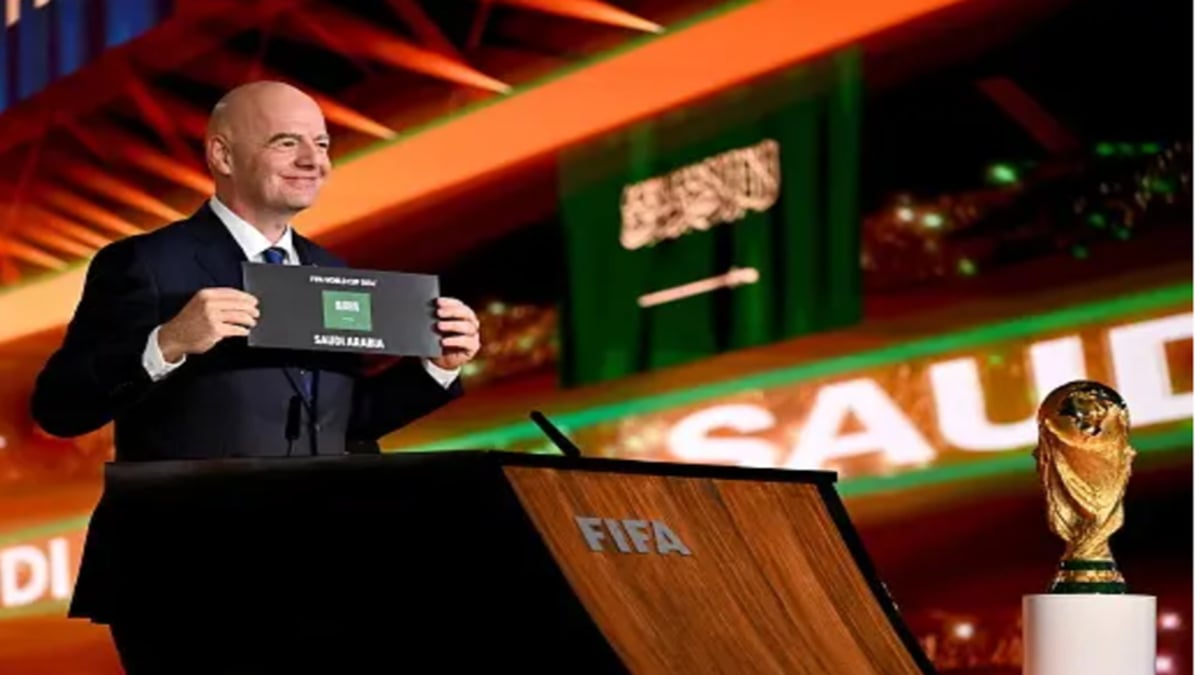 أول تعليق من ولي العهد السعودي بعد فوز المملكة بتنظيم مونديال 2034