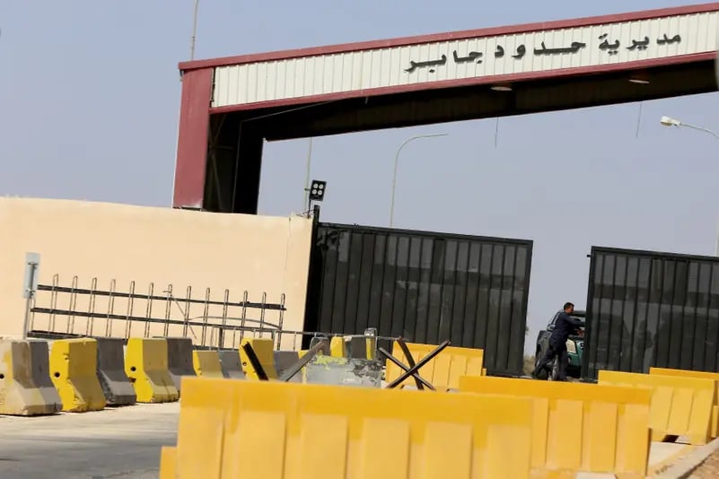 الأردن يغلق المعبر الحدودي مع سوريا وروسيا تحث رعاياها على المغادرة