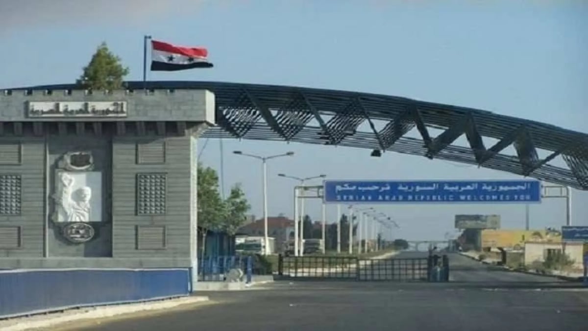فيديو.. فصائل مسلحة تسيطر على معبر نصيب بين سوريا والأردن