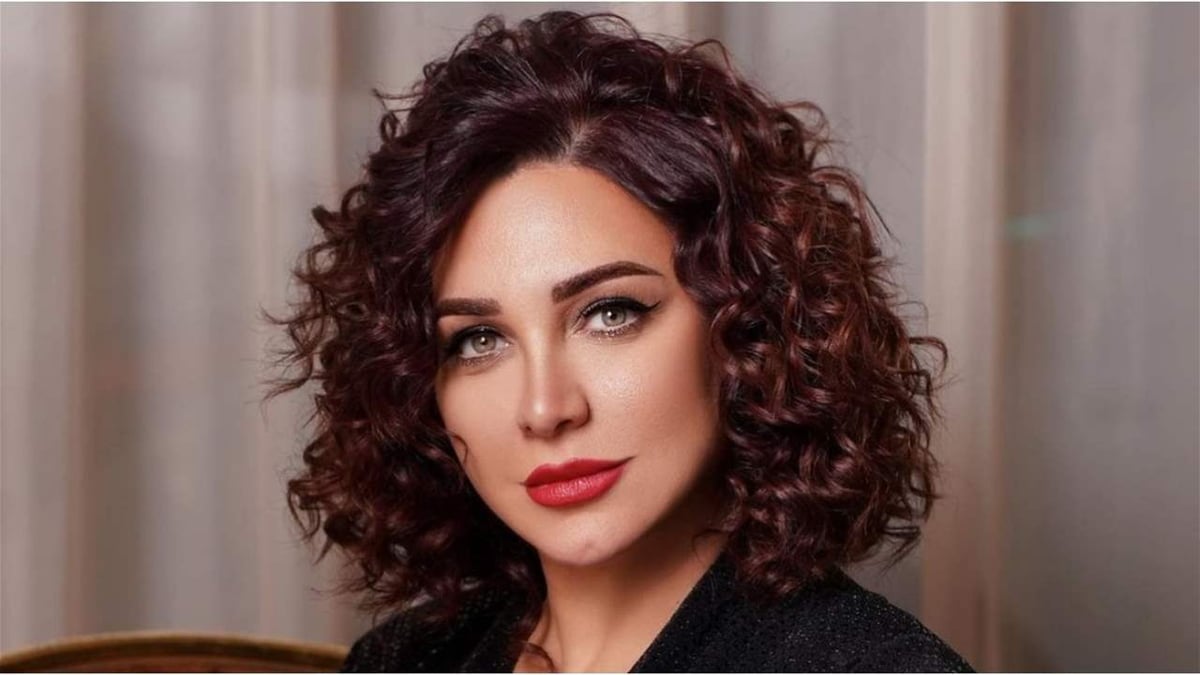 أنباء عن مغادرة سلاف فواخرجي وزوجها سوريا.. ما مصير "ليالي روكسي"؟