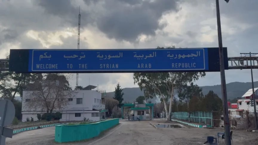 بعد فتح معبر كسب الحدودي مع تركيا.. عائلات سورية تبدأ رحلة لم الشمل
