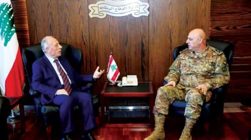 وزير الدفاع بحث مع قائد الجيش في خطة انتشار الجيش في الجنوب
