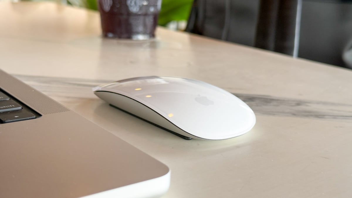 بعد أكثر من عقد على إطلاقها.. آبل تستعد لتحديث تصميم فأرتها الشهيرة Magic Mouse