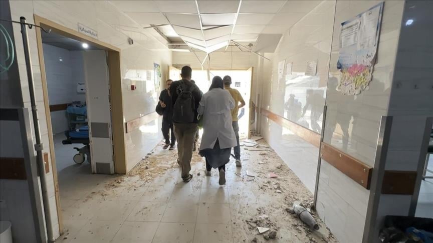 إسرائيل تعتقل 240 فلسطينيا بينهم مسعفون بعد اقتحام مستشفى في غزة
