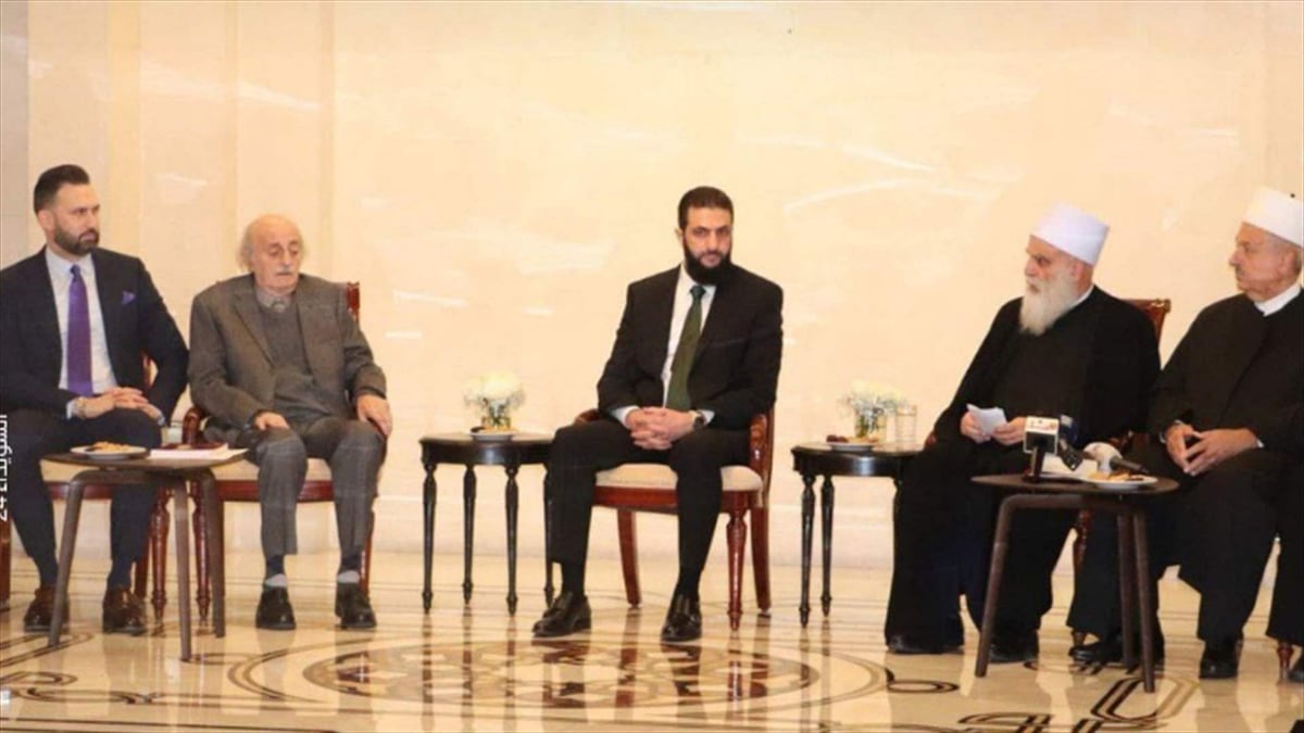 جنبلاط : "فتحنا صفحة جديدة بين الشعبين"…الشرع: سوريا لن تكون حالة تدخّل سلبيّ في لبنان