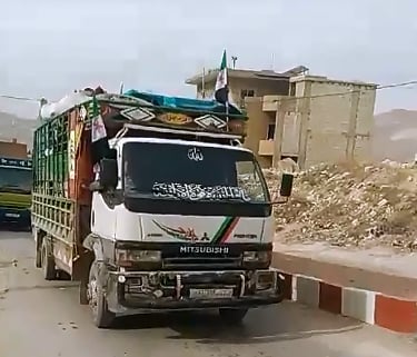 بالفيديو عودة النازحين من عرسال باتجاه سوريا عبر معبر الزمراني