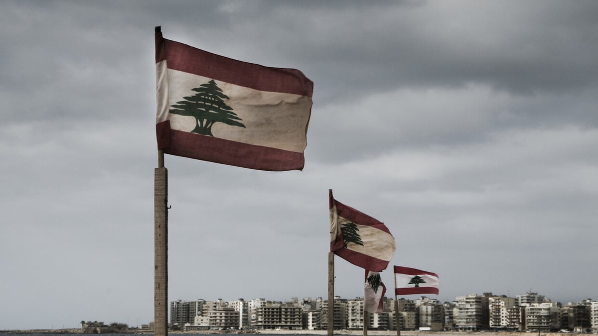 لغياب الأمن والاستقرار وانعدام أي أفق لتحسن قريب.. ملياردير إماراتي يعلن إلغاء استثماراته وبيع جميع ممتلكاته في لبنان