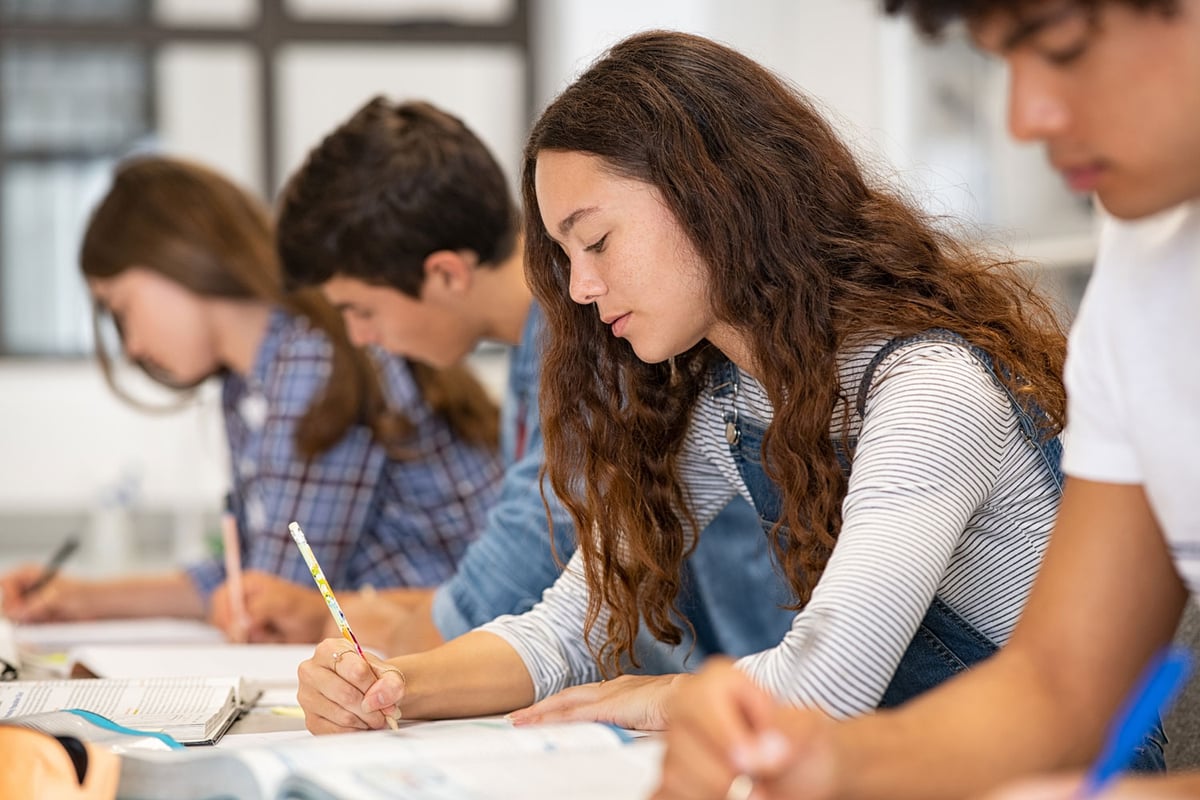 الحلبي أصدر تعميم المناهج المعتمدة للعام الدراسي الحالي