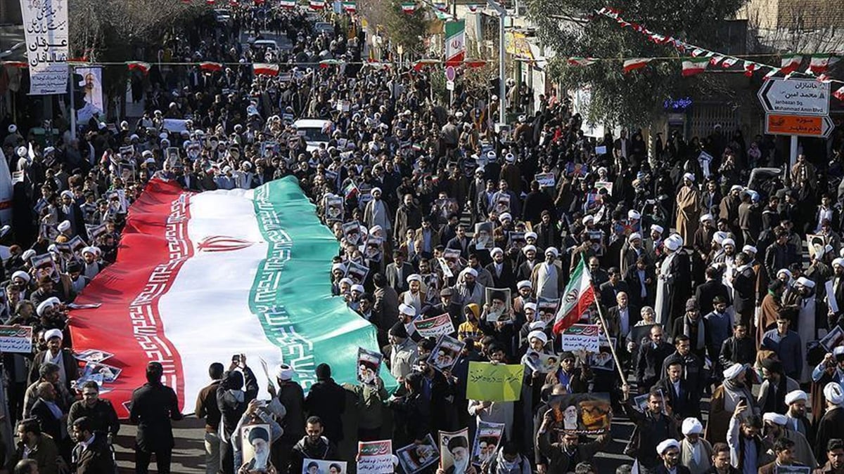 إيران تحتفل بالذكرى الـ46 لانتصار الثورة