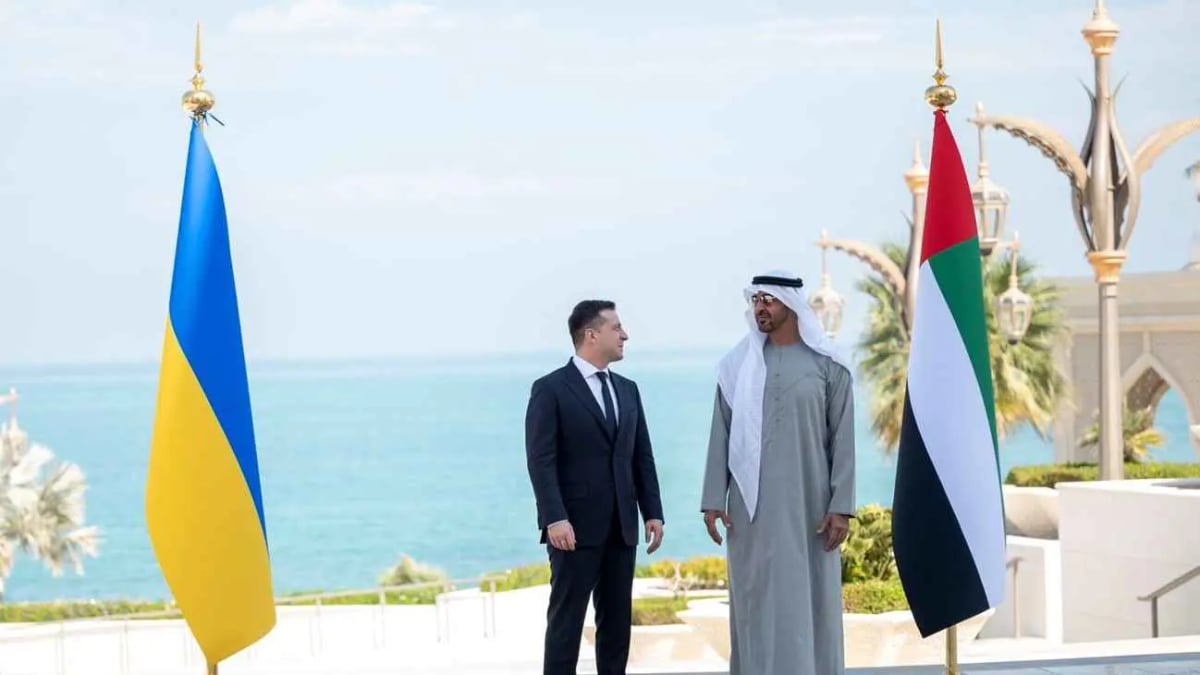 محمد بن زايد وزيلينسكي يبحثان تعزيز علاقات التعاون بين البلدين