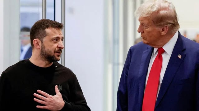 زيلينسكي يسخر من ترامب: "استبدالي لن ينجح أبداً"