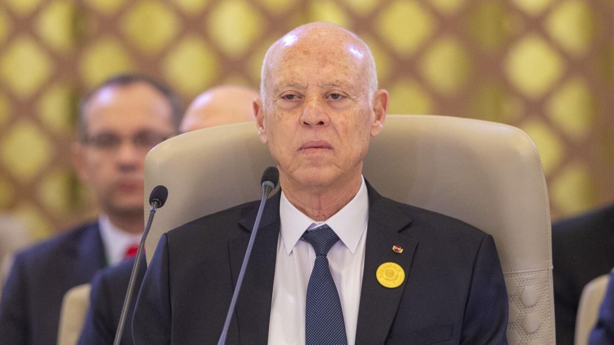 الرئيس التونسي أقال رئيس الوزراء