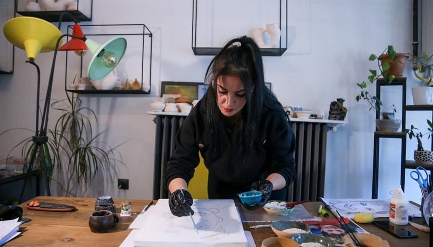 تركية ترسم لوحتين لامرأة برماد جثتها
