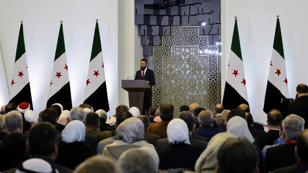 سوريا.. الإعلان الدستوري وثيقة انتقالية وليس بديلاً عن الدستور الدائم