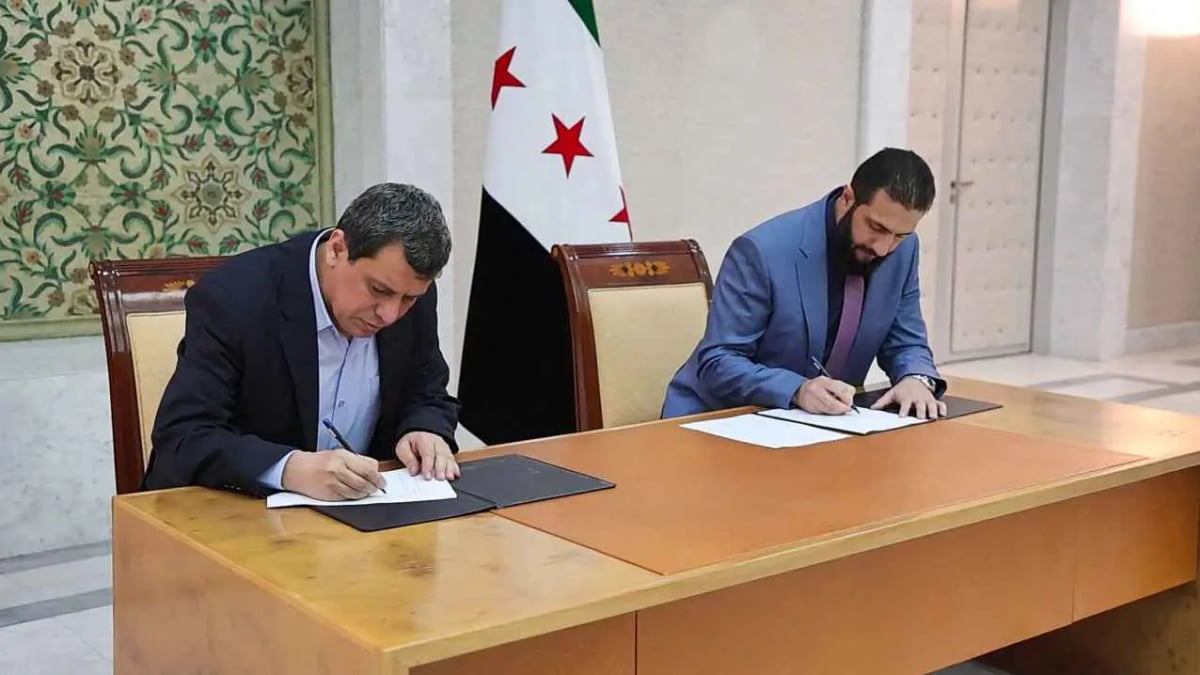 "قسد" تكشف تفاصيل لقاء مظلوم عبدي بلجنة الحكومة السورية