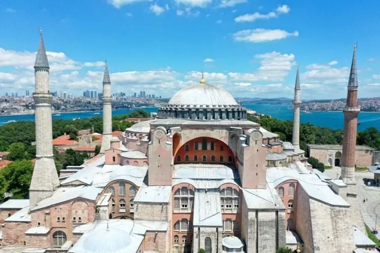 ترميم تاريخي لقبة آيا صوفيا بعد 1486 عاما من التحولات