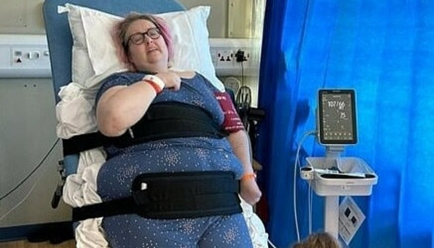 حلم الرشاقة ينتهي بشلل.. امرأة تعود بعكازين بعد عملية تكميم في تركيا