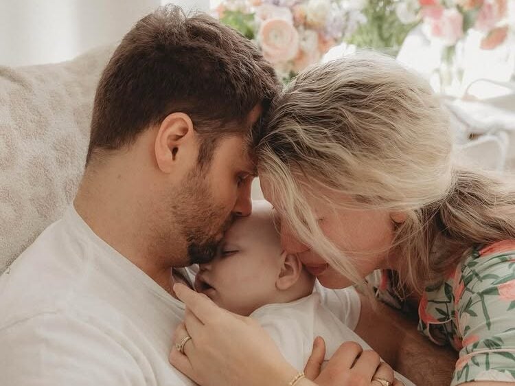 بعمر 9 أشهر.. مرض يخطف ابنة مؤثرة شهيرة