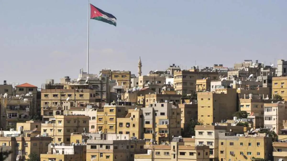 تصنيع مسيّرات وصواريخ.. الأردن يعلن إحباط مخططات تمس بالأمن