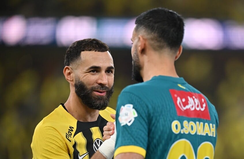 بنزيما يثير الجدل بتصرفه تجاه عمر السومة (فيديو)