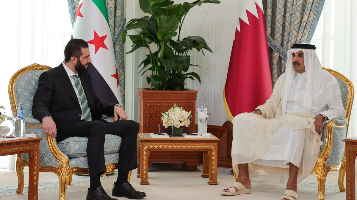 أمير قطر يعقد جلسة مباحثات رسمية مع الرئيس السوري في الديوان الأميري