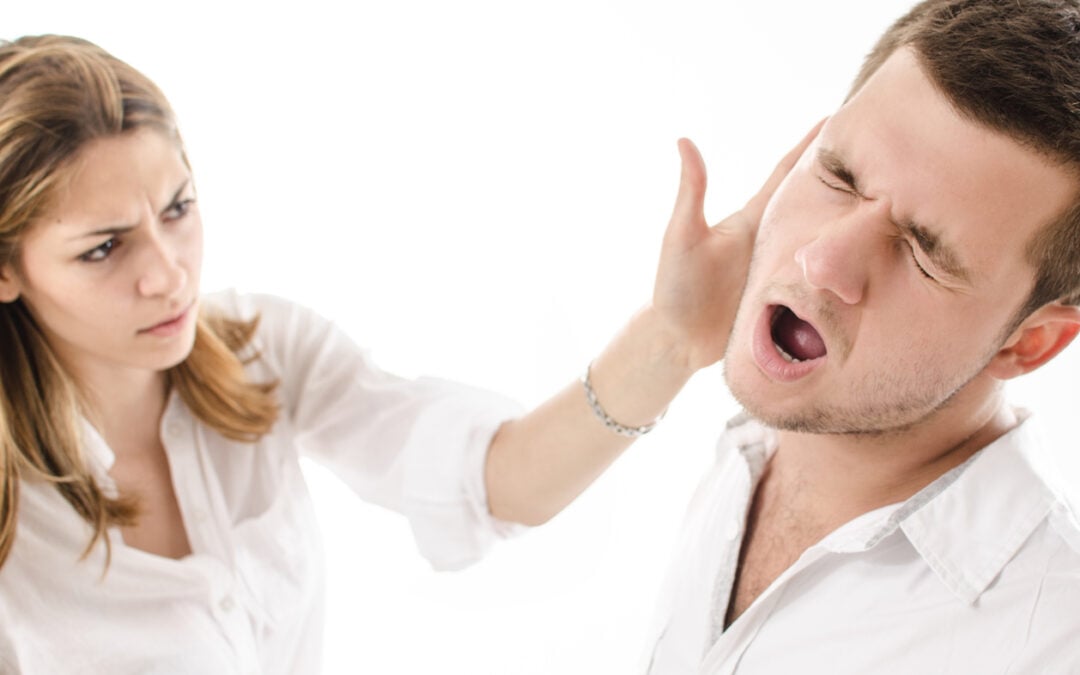 فيديو صادم.. ممرضة تصفع طبيباً وتثير ضجة في مصر