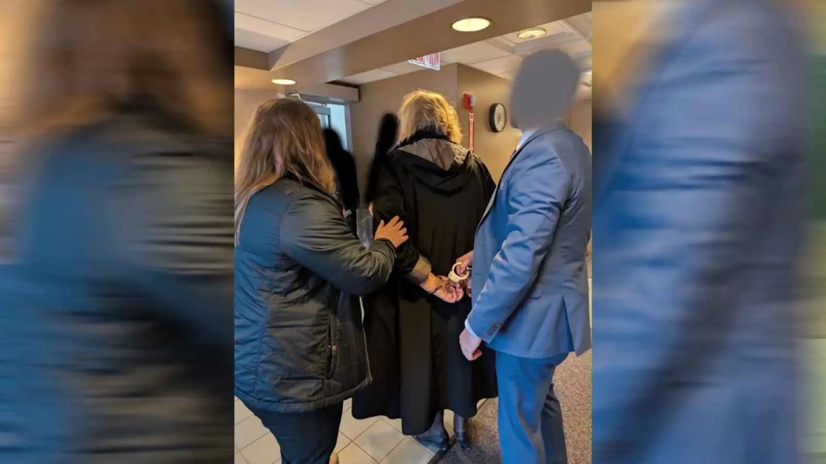 تقييد واعتقال بوضح النهار.. ترامب يبدأ فصلًا جديدًا من حربه ضد القضاء (فيديو)