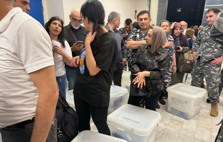 بدء وصول صناديق الاقتراع إلى قصر العدل في طرابلس واستلامها من لجان القيد