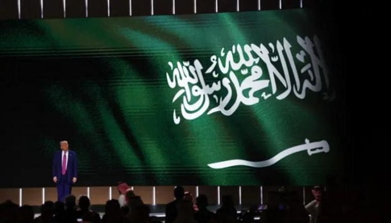 "فليبارك الله أمريكا".. قصة أغنية وقف لها ترامب احتراما في الرياض