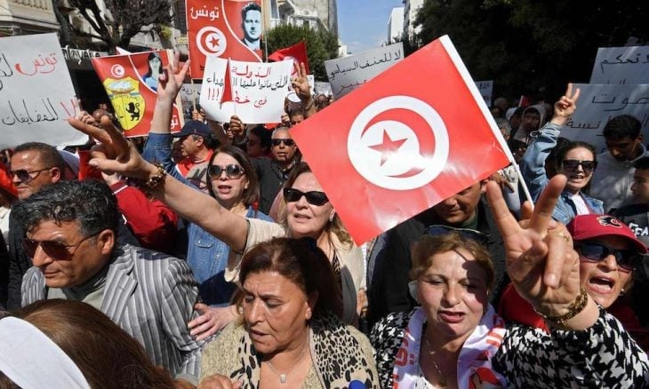 العفو الدولية تطالب السلطات التونسية بالتوقف عن تجريم العمل الحقوقي والإنساني