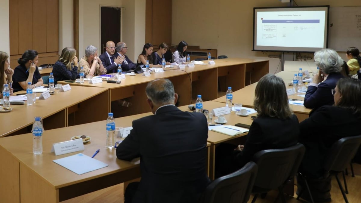 طاولة مستديرة في وزارة التنمية الإدارية لتعزيز الشراكة مع المجتمع الدولي