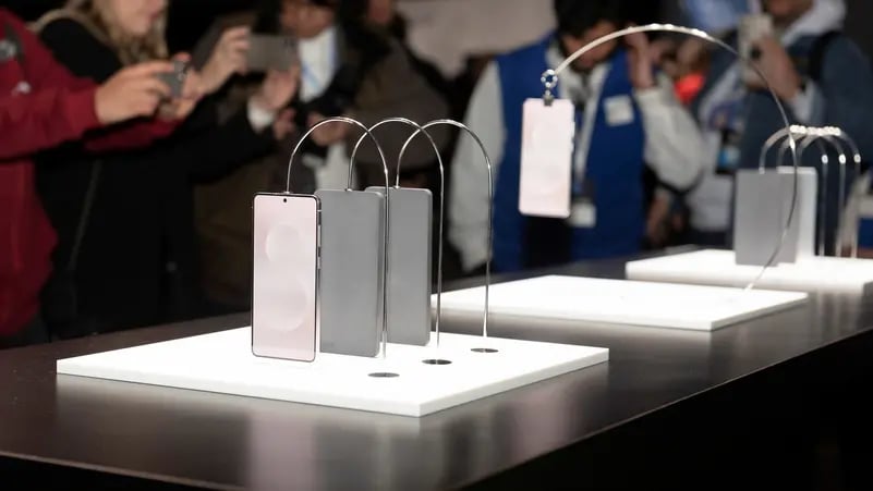 سامسونغ تكشف عن موعد إطلاق Galaxy S25.. وميزة حماية جديدة بشاشته