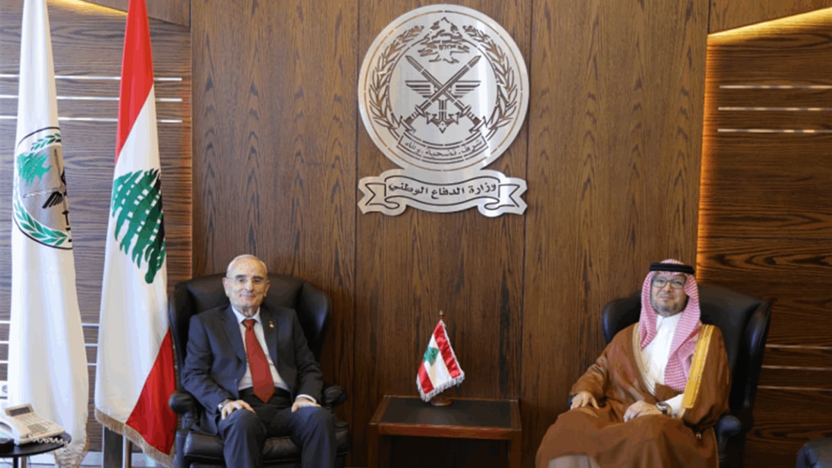 وزير الدفاع عرض مع بخاري ودبور الأوضاع في لبنان والمنطقة