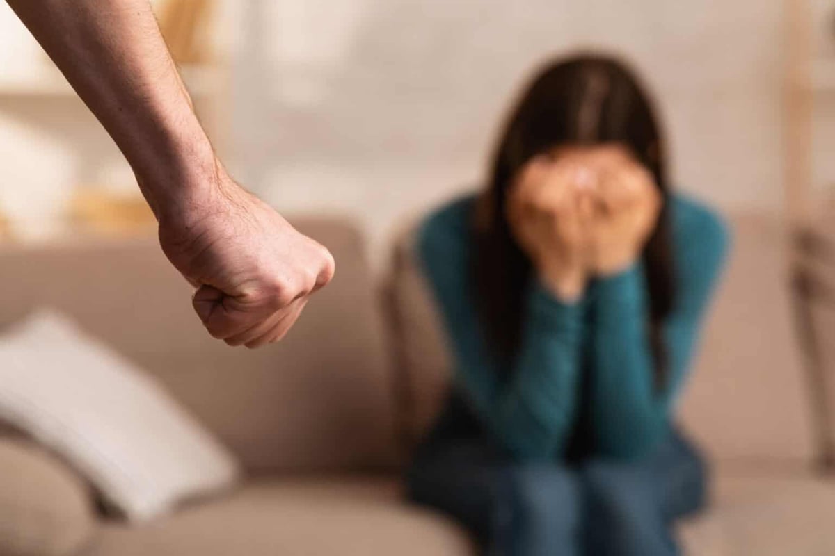 هل الحب كافٍ للبقاء؟ شهادة نفسية أمام المحكمة تكشف لماذا لا تهرب الضحايا من العنف