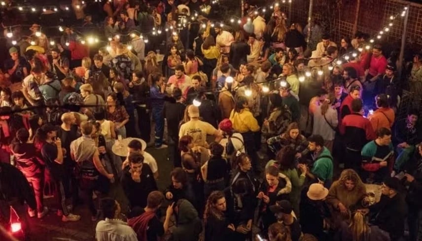 حادث يهز فرنسا.. مجهول يُسقط 10 فتيات بحقنة غامضة في مهرجان موسيقي