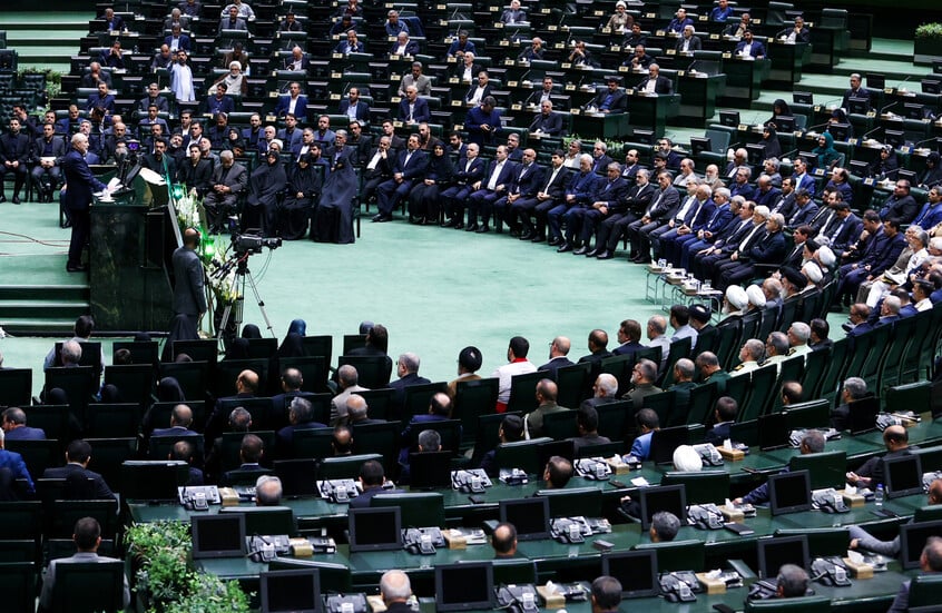 "إيرنا" تنفي نبأ انسحاب البرلمان الإيراني من معاهدة حظر الانتشار النووي