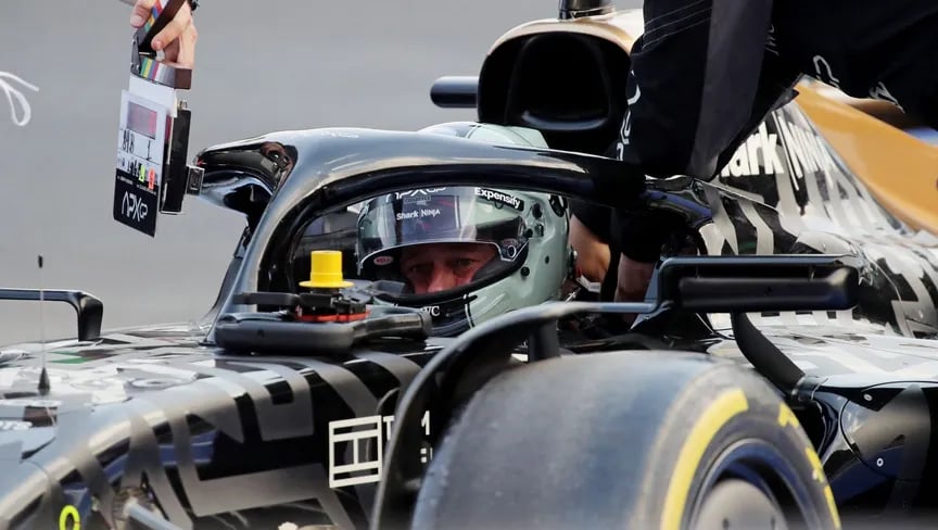 كيف تتفاعل هواتف آيفون مع الإعلان الترويجي لفيلم F1؟