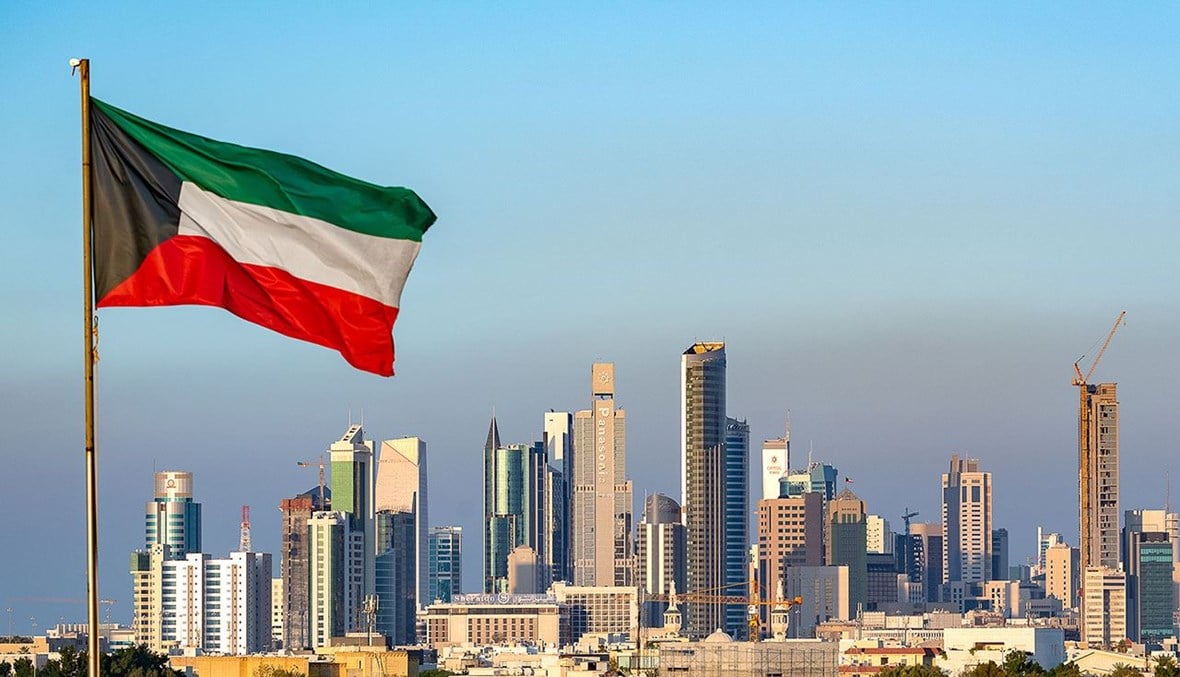 الكويت تلزم العمال الأجانب في القطاع الخاص الحصول على "إذن مغادرة" قبل السفر