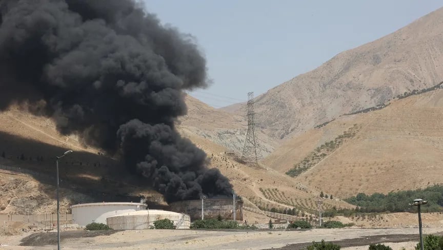 انفجارات "قوية".. هجوم إسرائيلي على 3 مواقع شرقي إيران