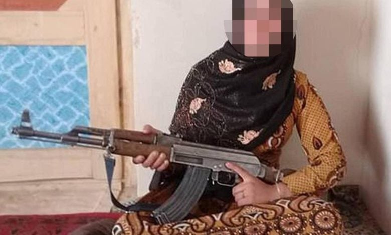 بتحريض من زوجة الأب والابن.. فتاة تقتل والدها بالكلاشينكوف