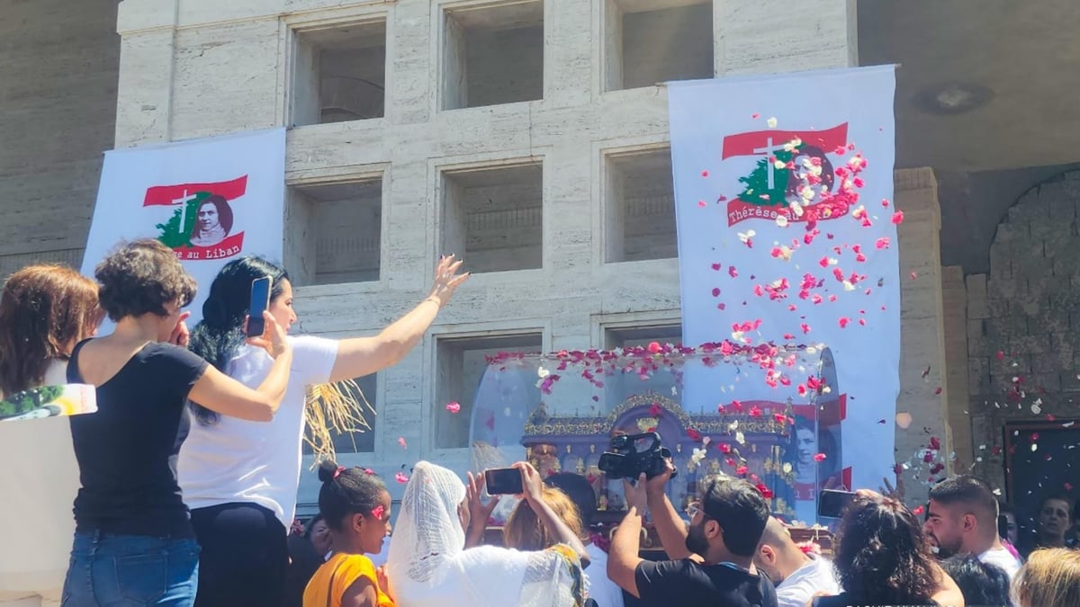 ذخائر القديسة تريزيا تواصل جولتها