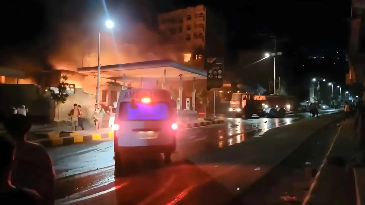 انفجارات واشتباكات عنيفة في تعز اليمنية (فيديو)
