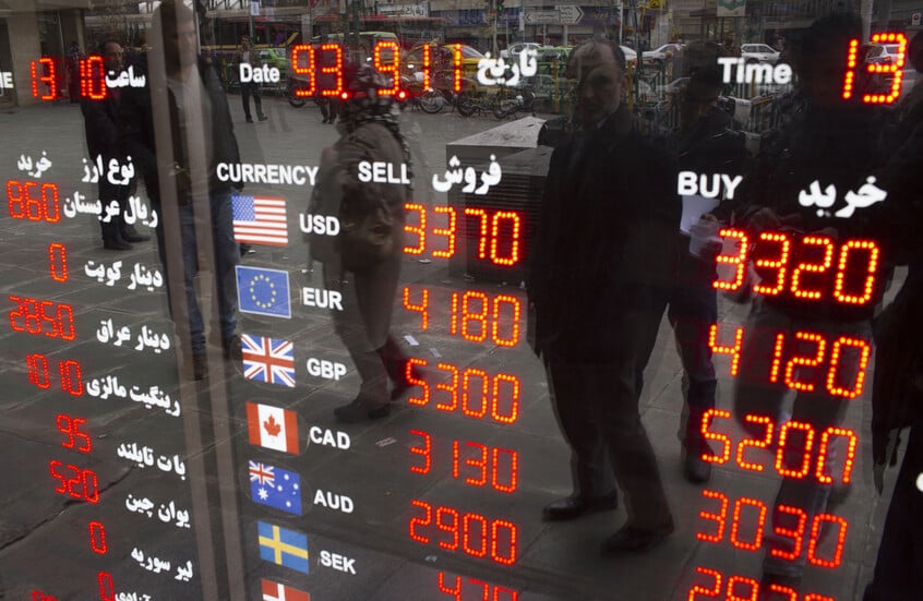 إيران: إقرار مشروع حذف 4 أصفار من العملة الإيرانية