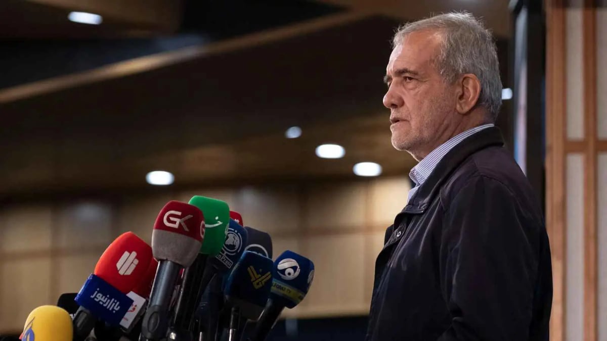 الرئيس الإيراني يجري أول زيارة خارجية بعد الحرب مع إسرائيل
