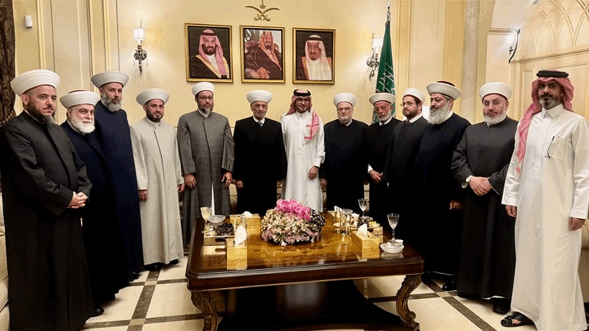 دريان ومفتو المناطق في مأدبة بخاري: تأكيد على اتفاق الطائف وسيادة الدولة
