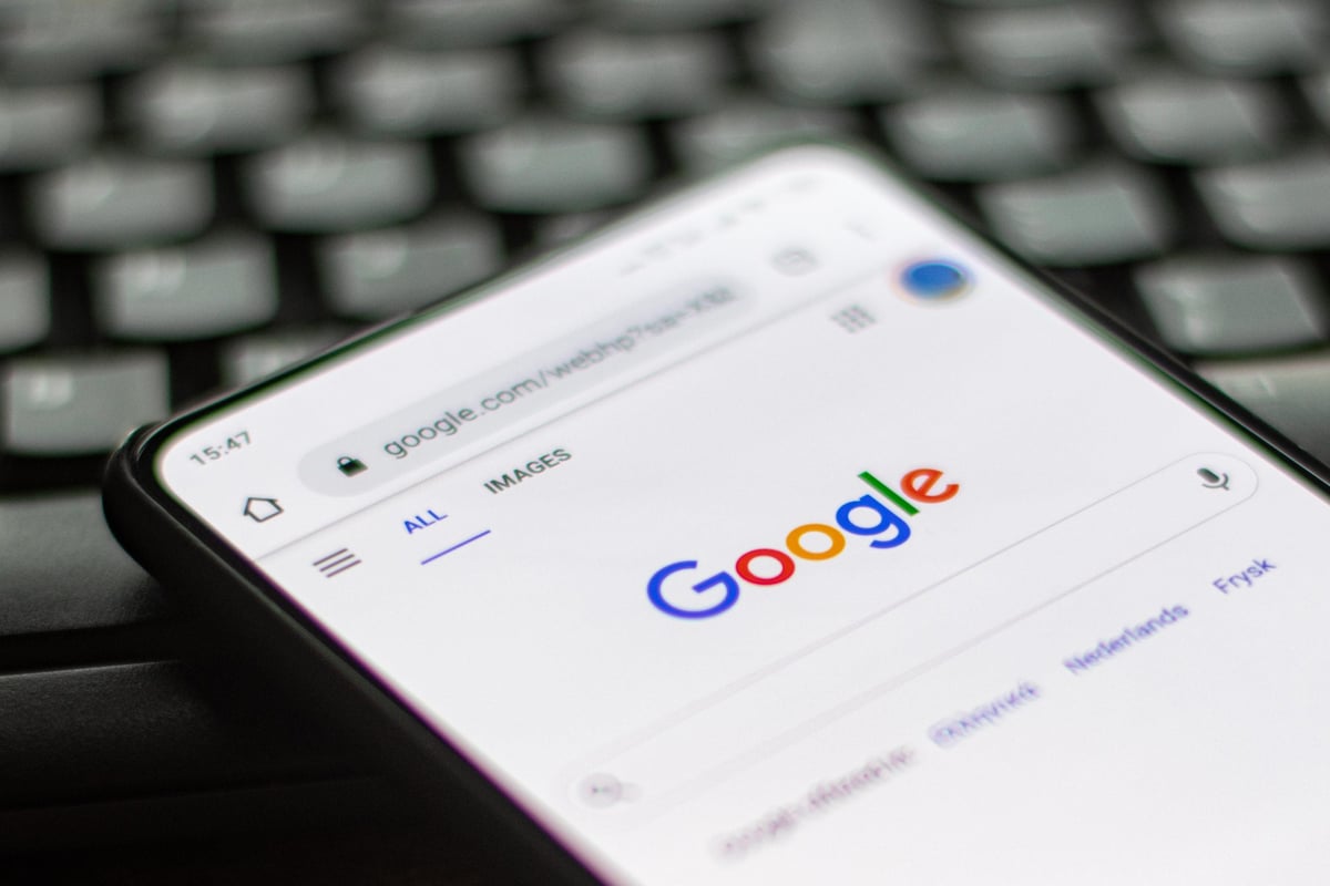 "غوغل" تغيّر طريقة البحث بإضافة أزرار ذكية لاستكشاف أعمق