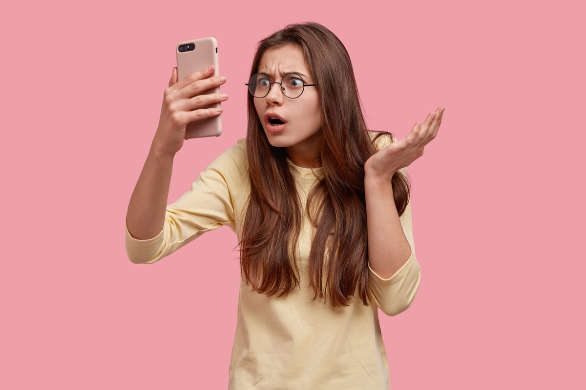 مراهق يزيف عبر الذكاء الاصطناعي صورا عارية لزميلاته
