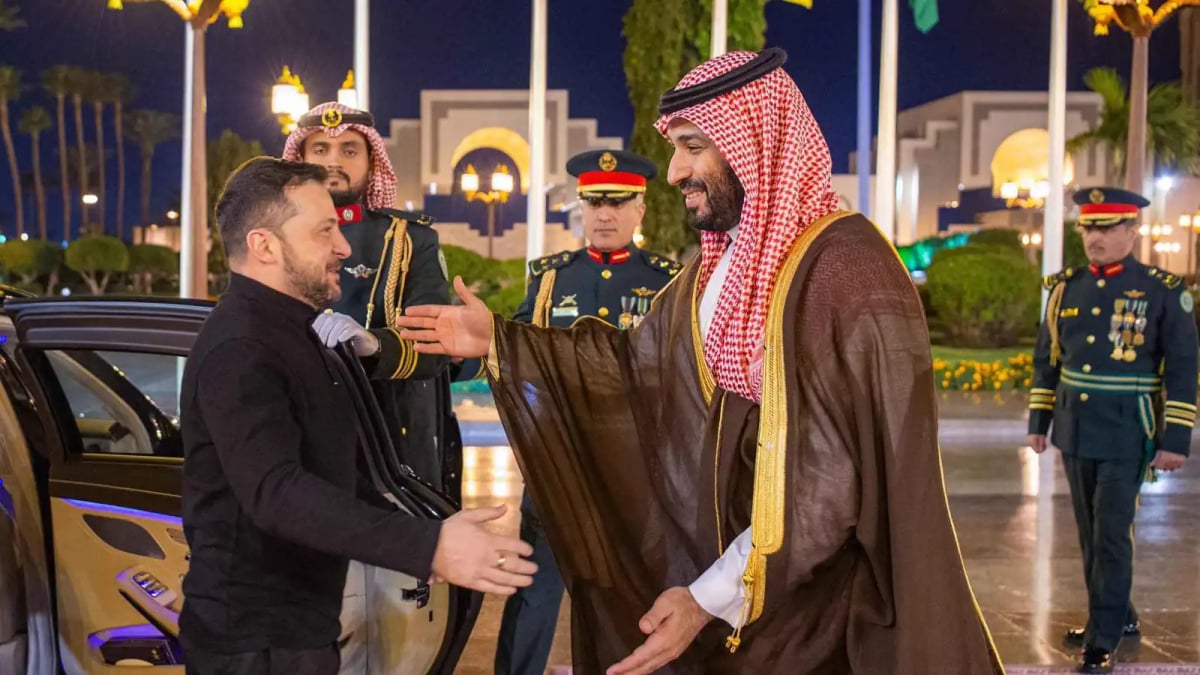 قبل محادثات ترامب وبوتين.. زيلينسكي يتصل بمودي وولي عهد السعودية