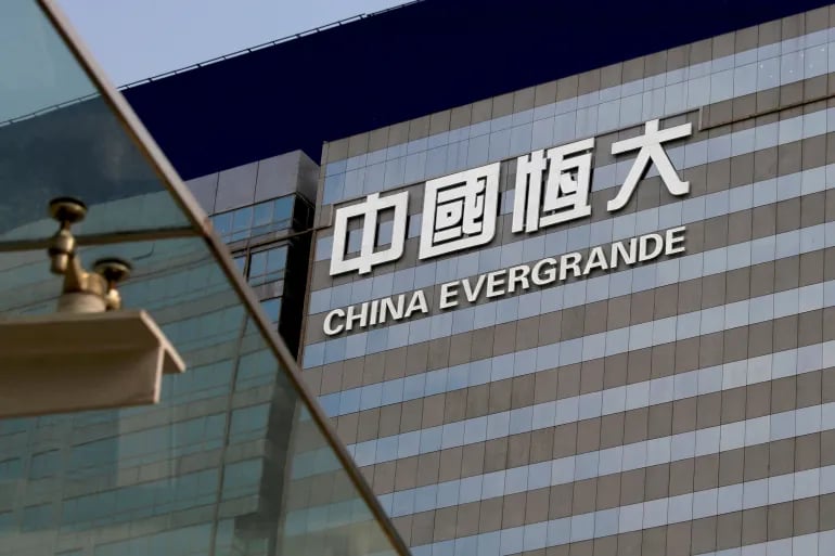 صعود أسطوري وانهيار مدوٍّ.. نهاية مأساوية لعملاق العقارات الصيني "Evergrande"