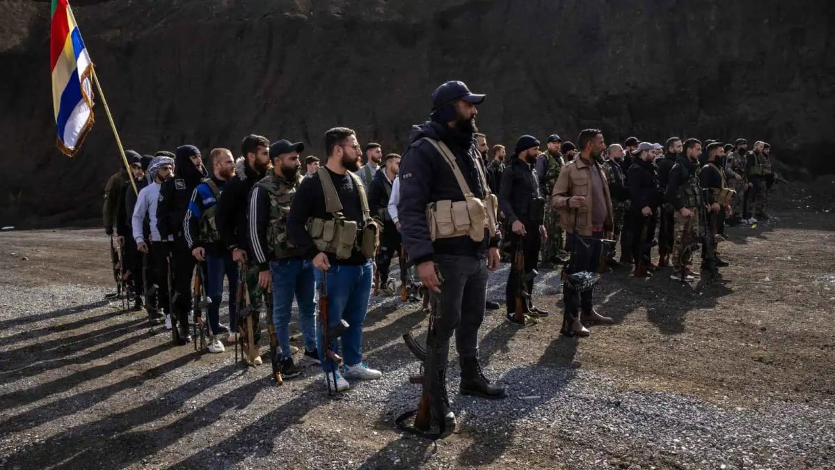 نواة جيش "درزي" في السويداء.. "لواء الجبل" يعلن انضمامه لـ"الجيش الموحد"